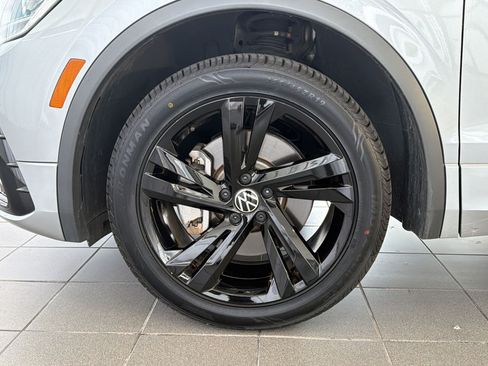 Used 2023 Volkswagen Tiguan SE R-Line FWD image 12