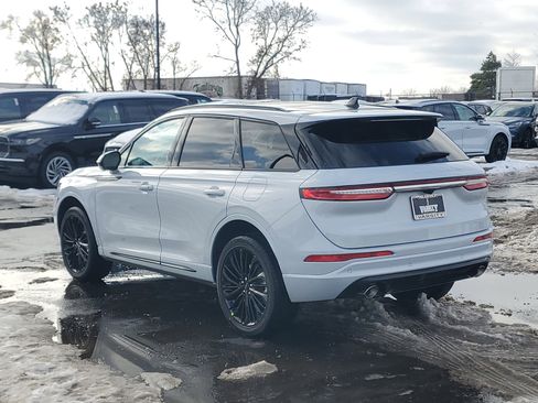 New 2026 Lincoln Corsair Premiere image 3