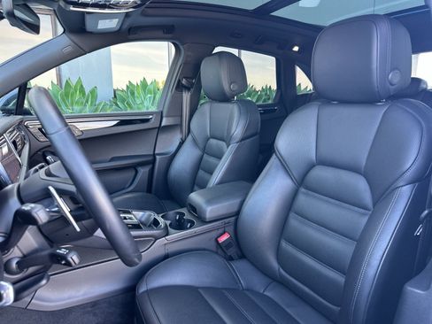 Used 2026 Porsche Macan AWD/4WD image 5