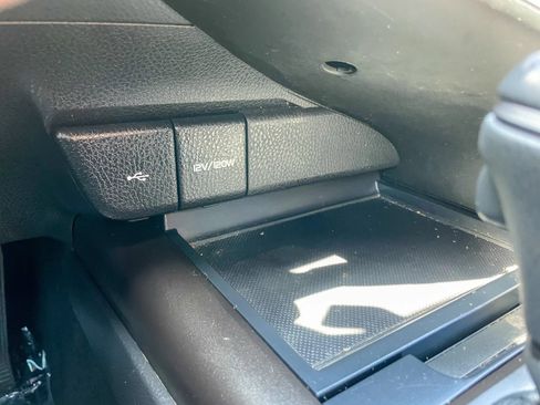Used 2022 Toyota Camry SE FWD image 18