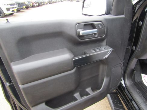 Used 2021 Chevrolet Silverado 1500 Custom Trail Boss w/ Midnight Edition AWD/4WD image 17