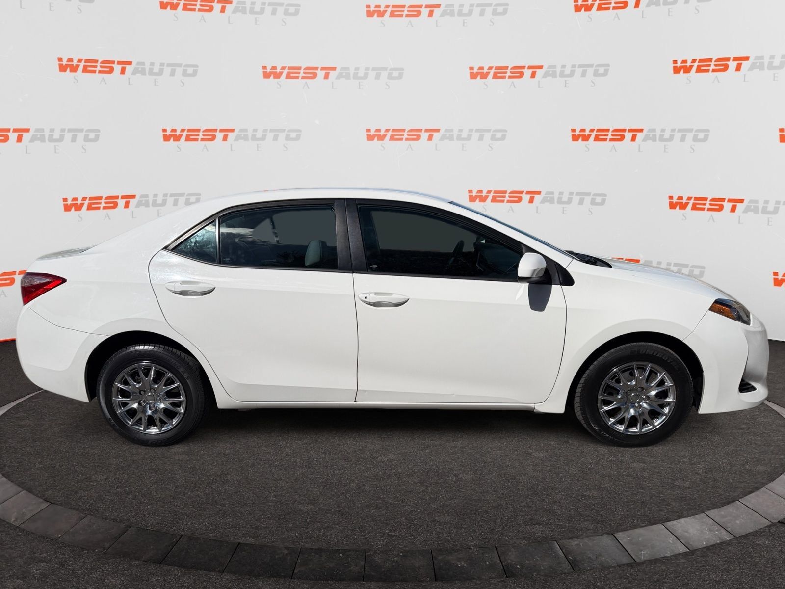 Used 2017 Toyota Corolla L w/ Carpet Mat Package (TMS) FWD image 6
