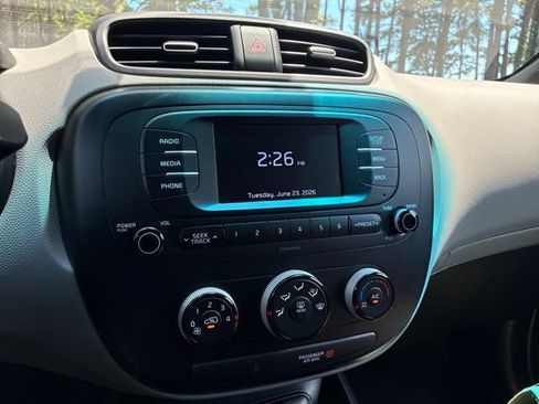Used 2018 Kia Soul FWD image 30