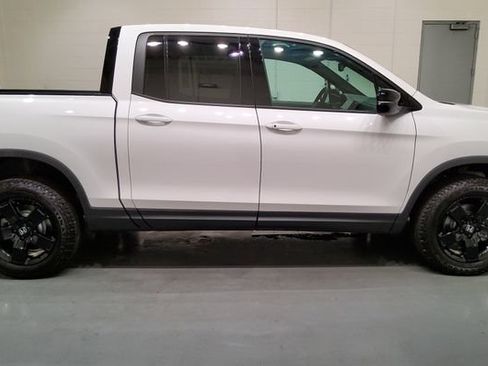New 2026 Honda Ridgeline Black Edition image 9