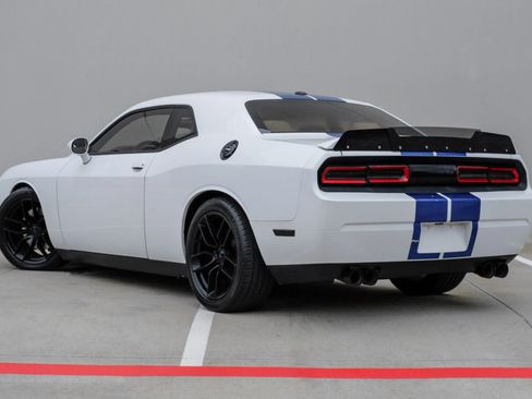 Used 2011 Dodge Challenger SRT8 RWD image 9