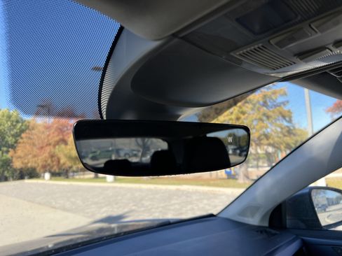 Certified 2022 Volkswagen Taos SE w/ IQ.Drive SE Package image 25