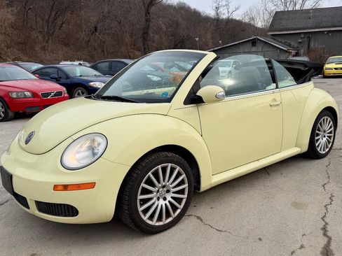Used 2006 Volkswagen Beetle Convertible w/ Package 1 image 1