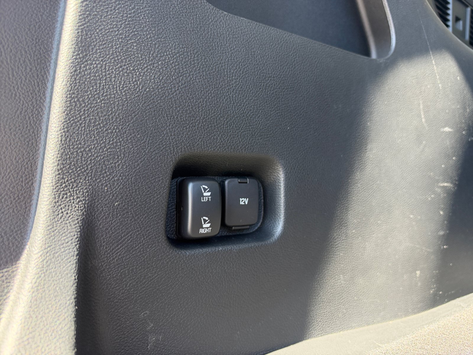 Used 2015 Ford Edge Titanium w/ Equipment Group 301A FWD image 17