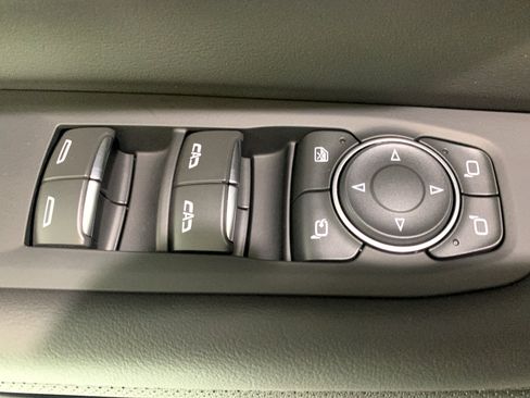 Used 2025 Chevrolet Suburban High Country RWD image 31