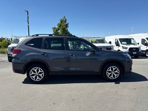 Used 2022 Subaru Forester Premium AWD/4WD image 5