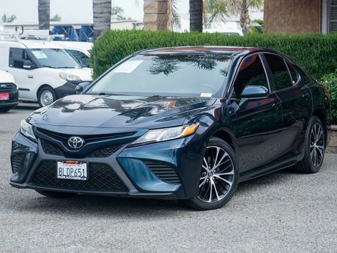 Used 2019 Toyota Camry SE w/ Carpet Mat Package FWD image 4