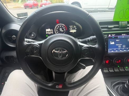 Used 2022 Toyota GR86 Base image 17