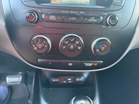Used 2016 Kia Soul + FWD image 32