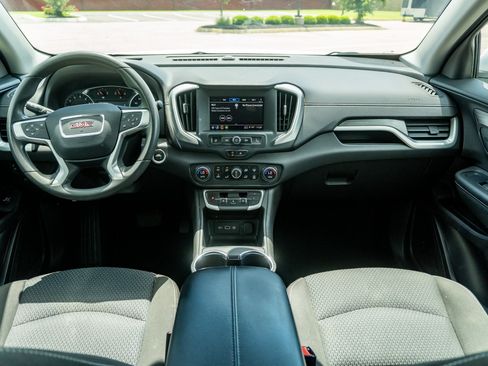 Used 2024 GMC Terrain SLE w/ Driver Convenience Package FWD image 20