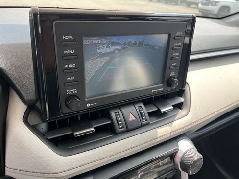 Used 2020 Toyota RAV4 XLE Premium image 11