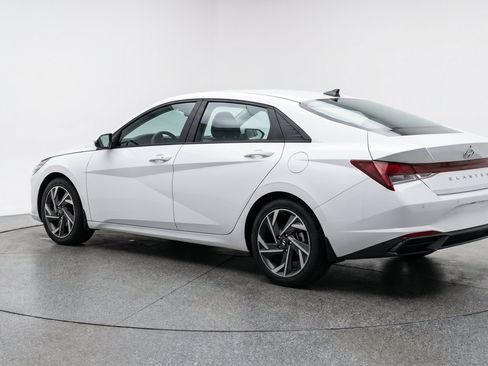 Used 2025 Hyundai Elantra SEL FWD image 6