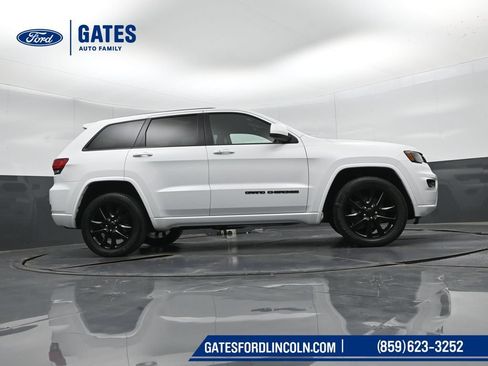 Used 2020 Jeep Grand Cherokee Altitude AWD/4WD image 41