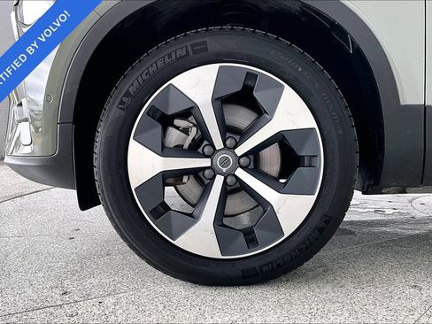 Certified 2025 Volvo XC40 B5 Plus AWD/4WD image 10