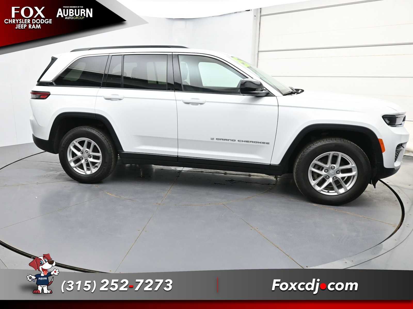 Used 2025 Jeep Grand Cherokee Laredo X w/ Luxury Tech Group I AWD/4WD image 18