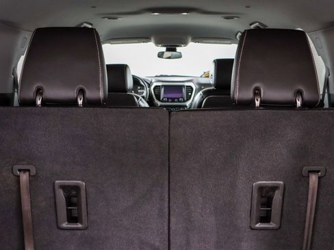 Used 2023 GMC Acadia SLT image 31