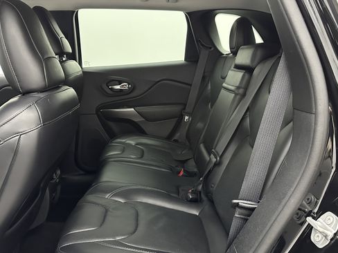 Used 2019 Jeep Cherokee Limited image 28