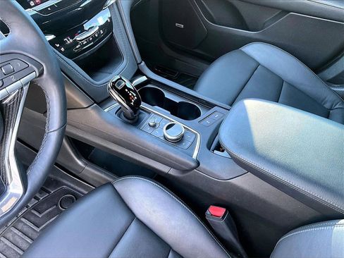 Used 2023 Cadillac XT6 Sport w/ LPO, ONYX Package image 17