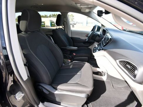 Used 2024 Chrysler Voyager LX FWD image 28