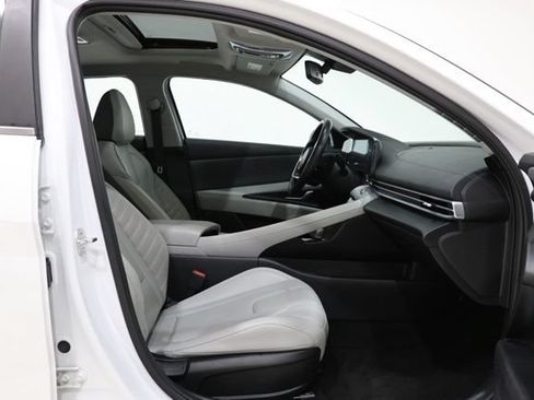 Used 2024 Hyundai Elantra Limited FWD image 34