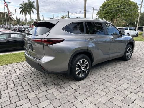 Used 2025 Toyota Highlander XLE FWD image 37
