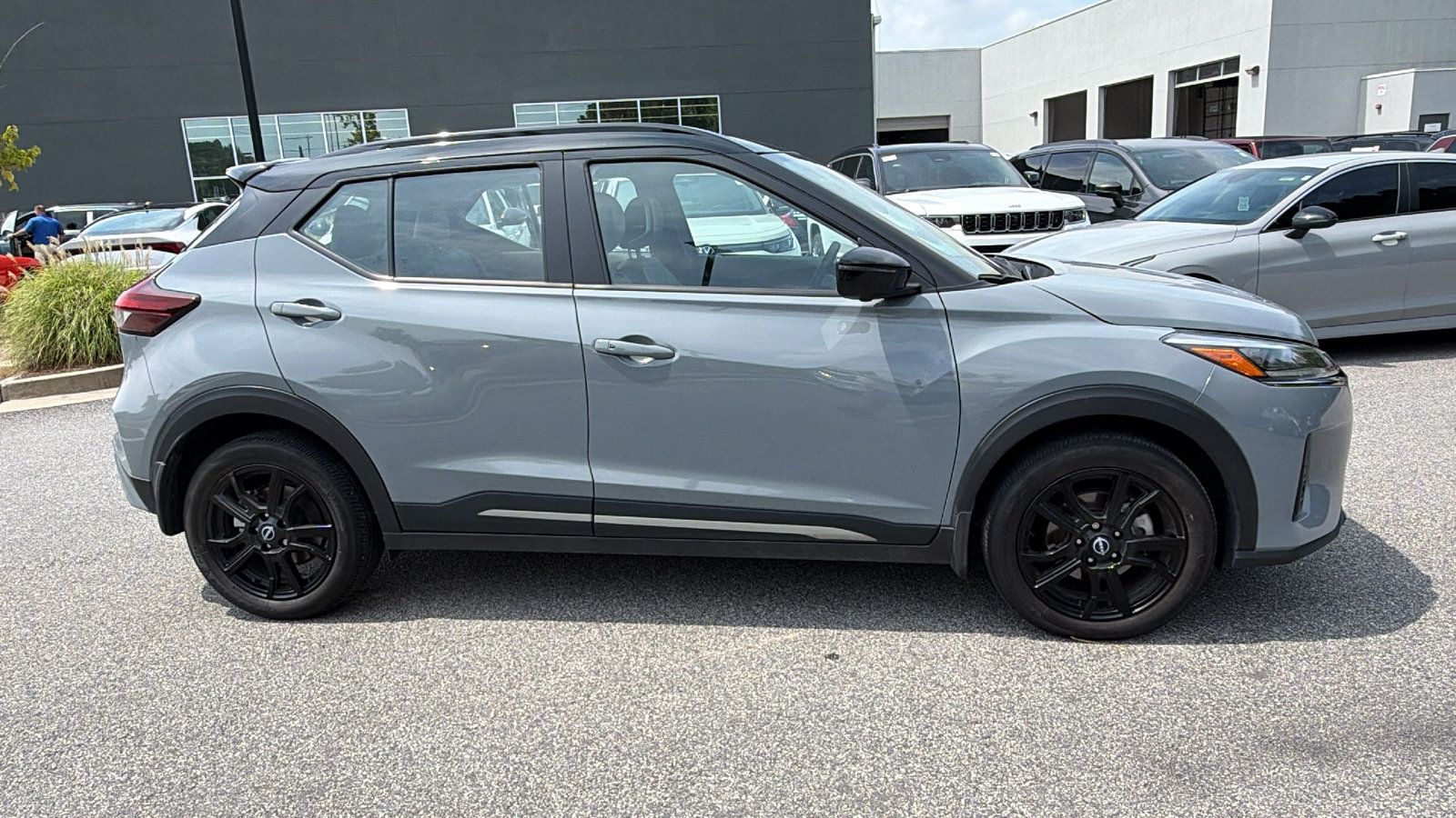 Used 2024 Nissan Kicks SR w/ SR Premium Package FWD image 7