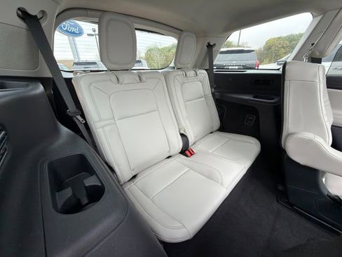 Used 2025 Lincoln Aviator Reserve w/ Equipment Group 201A image 11