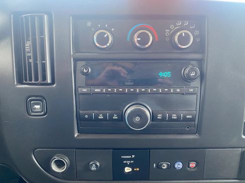 Used 2018 Chevrolet Express 3500 w/ Driver Convenience Package RWD image 11