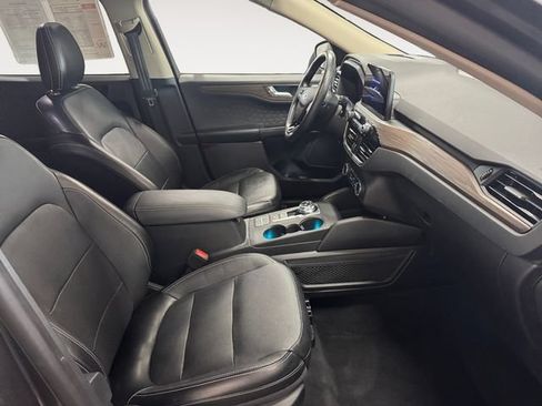 Used 2020 Ford Escape Titanium w/ Titanium Premium Package 2.0 AWD/4WD image 4