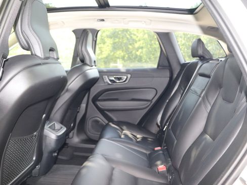 Used 2020 Volvo XC60 T6 Momentum w/ Protection Package image 13
