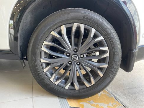 Certified 2024 Nissan Rogue Platinum FWD image 19