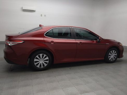 Used 2019 Toyota Camry LE w/ Sunroof Package image 10