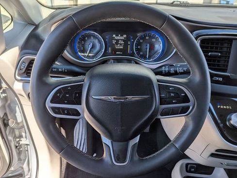 Used 2023 Chrysler Voyager LX FWD image 17