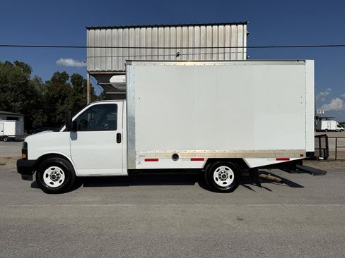 Used 2019 GMC Savana 3500 w/ Power Convenience Package RWD image 2