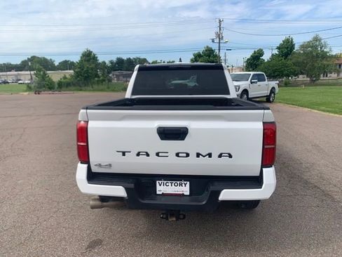 Used 2025 Toyota Tacoma SR5 AWD/4WD image 6