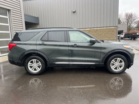 Used 2024 Ford Explorer XLT w/ Equipment Group 202A AWD/4WD image 4