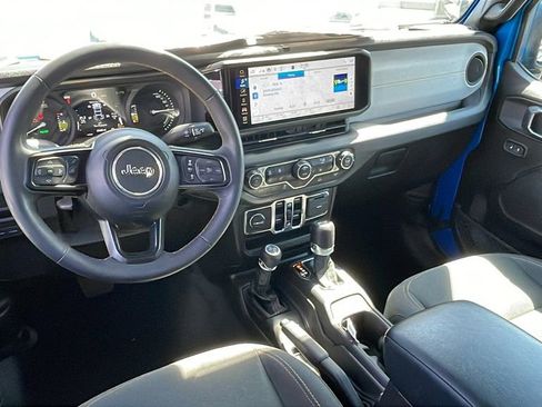 Used 2024 Jeep Wrangler Unlimited w/ Convenience Group image 15
