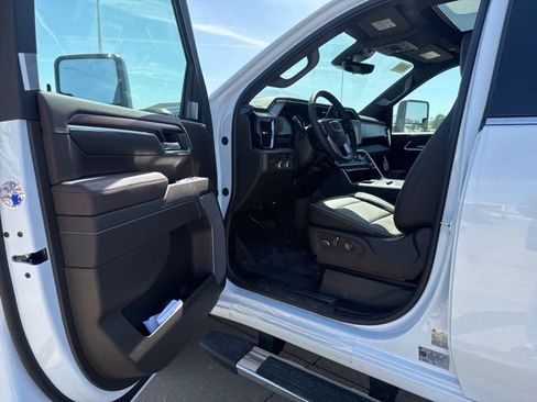 New 2026 GMC Sierra 3500 Denali w/ Denali Reserve Package AWD/4WD image 10