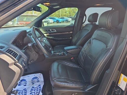 Used 2017 Ford Explorer Platinum image 6