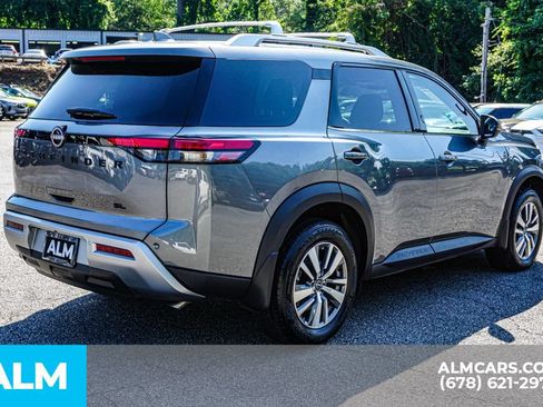 Used 2025 Nissan Pathfinder SL w/ Black Appearance Package FWD image 5