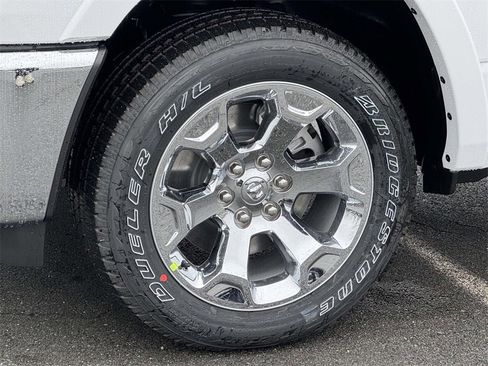 New 2026 RAM 1500 4x4 Crew Cab image 9