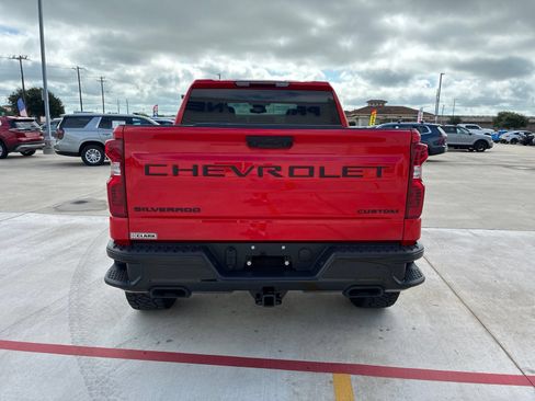 Used 2026 Chevrolet Silverado 1500 Custom Trail Boss w/ Dark Appearance Package AWD/4WD image 4