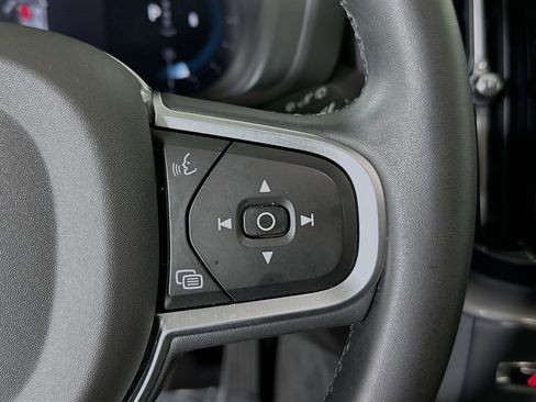 Used 2025 Volvo XC60 B5 Core image 17