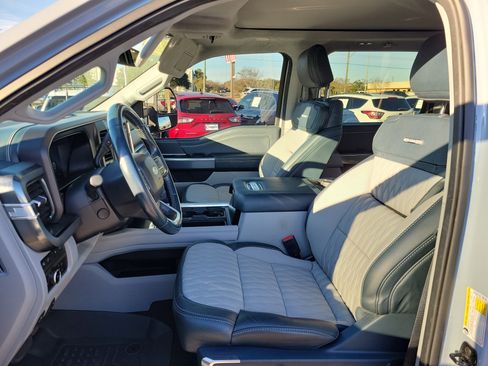 Certified 2024 Ford F250 Limited w/ FX4 Off-Road Package image 7