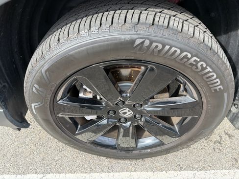 Used 2025 Honda Pilot Black Edition image 5