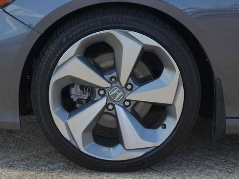 Used 2018 Honda Accord Touring image 7